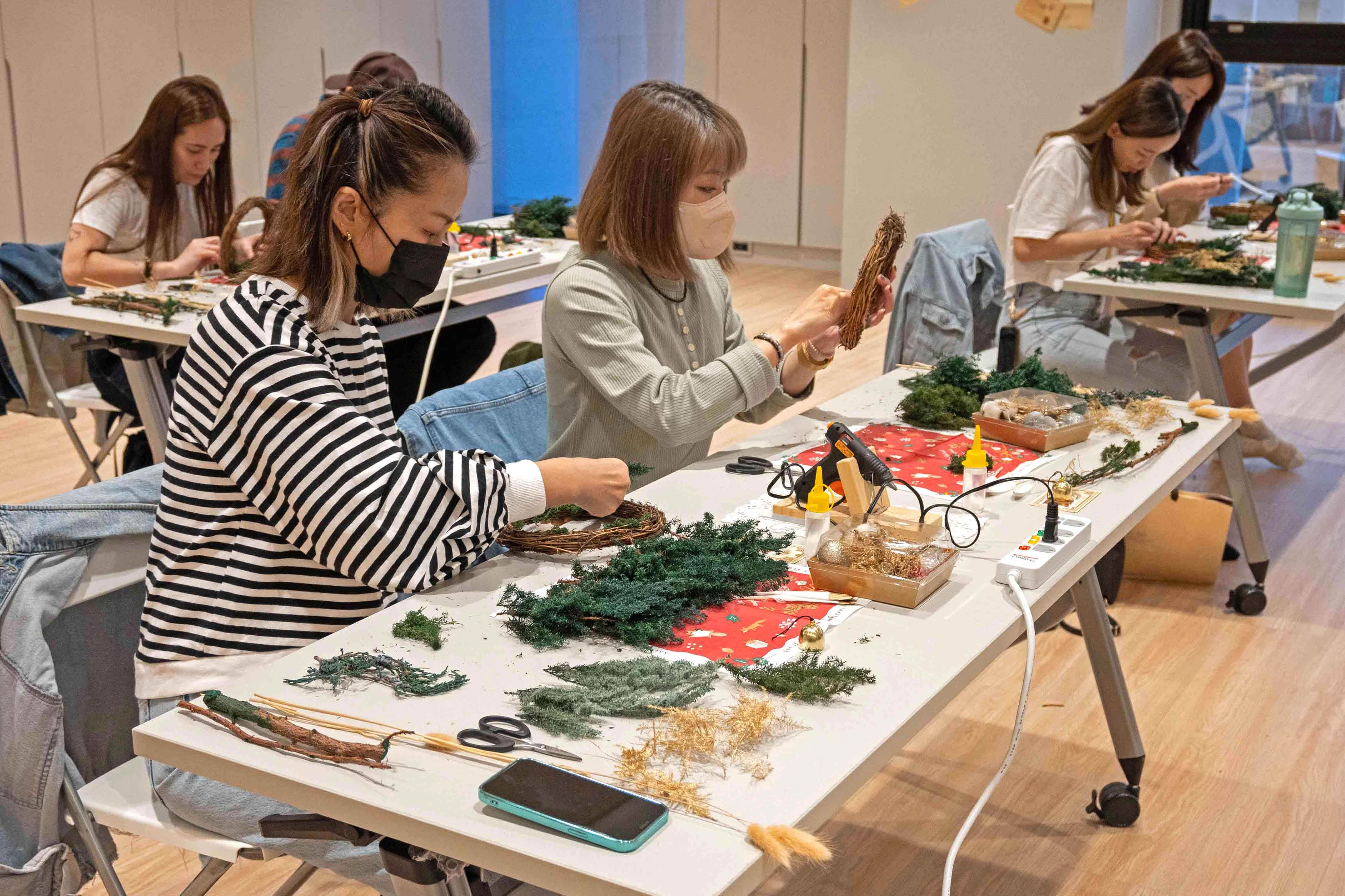 NinenineClass 1124 Magic Christmas Wreath Review 09